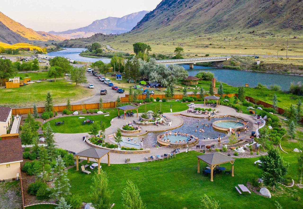 Yellowstone Hot Springs Resort Gardiner Dış mekan fotoğraf